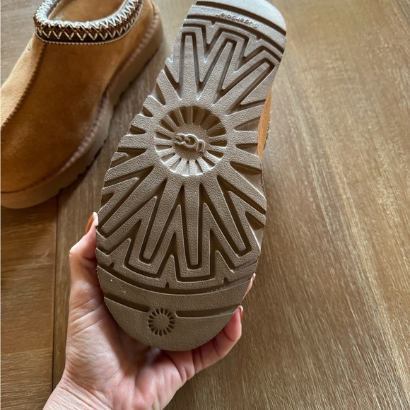 UGG Tan Suede Slippers - tried on only never worn. - Picture 4 of 4